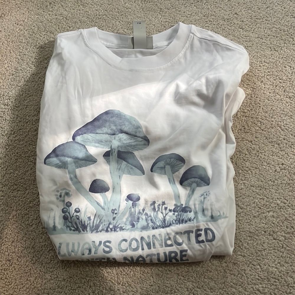 Graphic light blue tee & white shirt with nature design - S